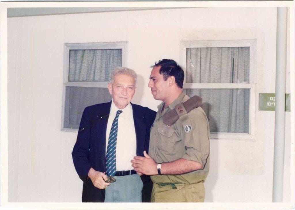 עם נשיא המדינה עזר וייצמן ז