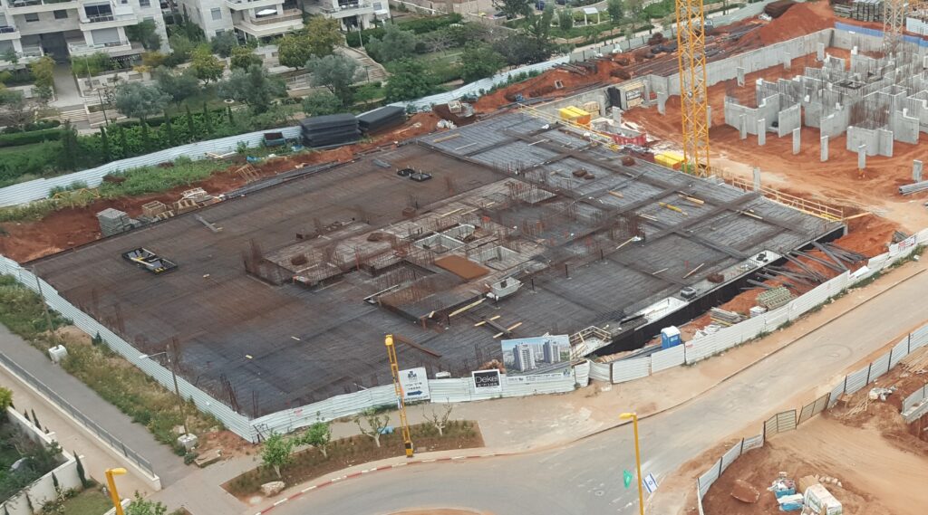 מוצע לשיתוף פעולה מרכז מסחרי שכונתי בשטח כ 1700 מ”ר בעיר מרכזית.