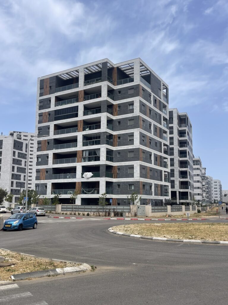 מוצע לשיתוף פעולה בפרויקט עם תלת שימושים: מגורים מסחר, משרדים בעיר מרכזית.