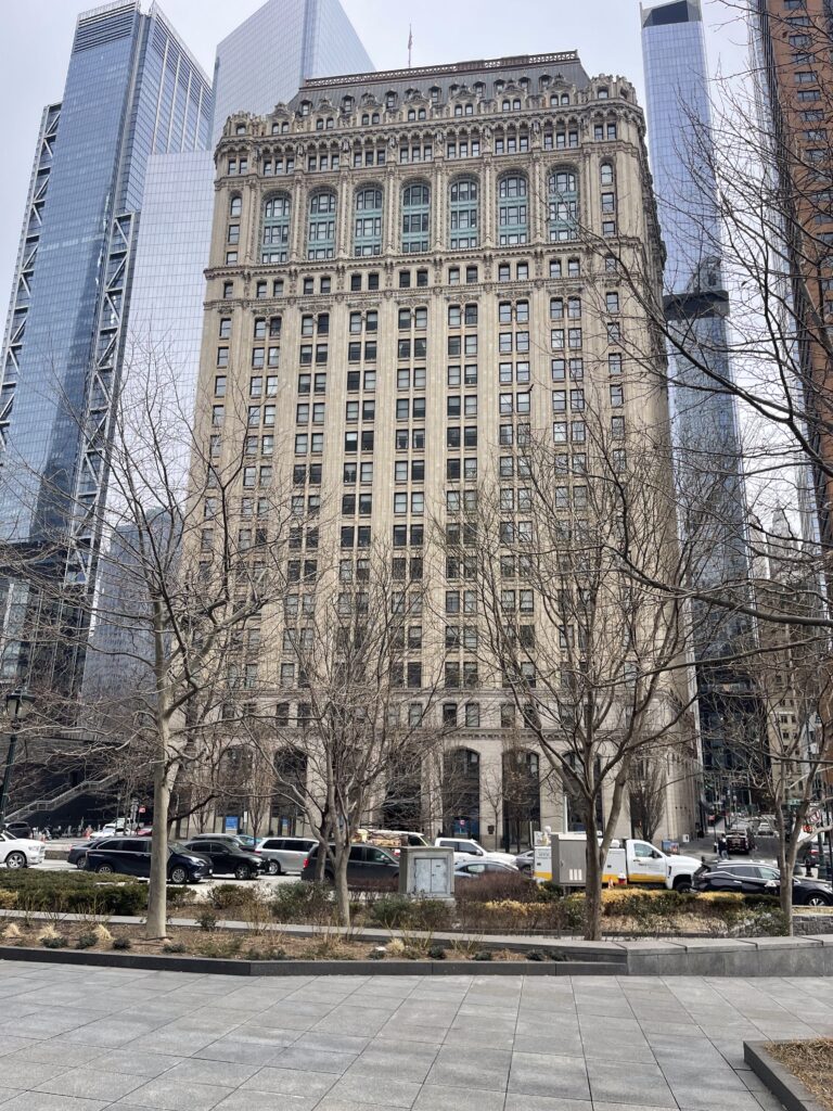 אנחנו מחפשים לרכוש חברה ציבורית פעילה