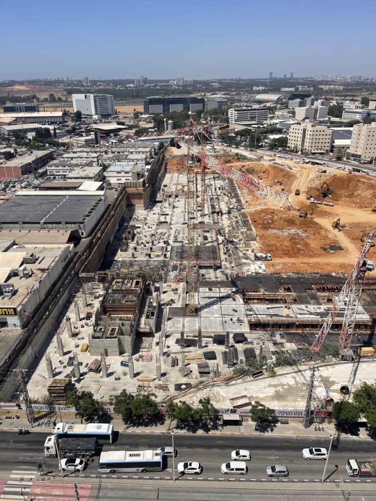 מחפש מגרש באזור המרכז, בשטח כ 1.5 דונם,